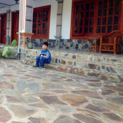 Đá rối đa sắc Lai Châu lát sân kiến tạo không gian cổ kính