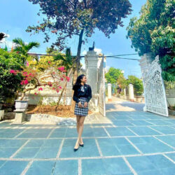 Đá xanh rêu mài thô trong thiết kế sân thủ phủ