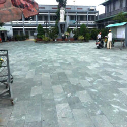 Đá băm xanh rêu lát sân tại công trình huyện uỷ