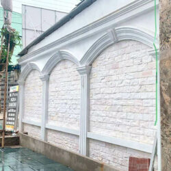 Thi công đá bóc trắng sữa tại tường biệt thự