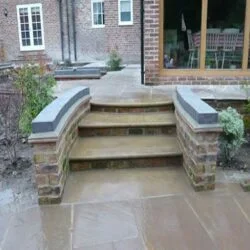 Gạch lát cầu thang ngoài trời chống trơn vàng cổ