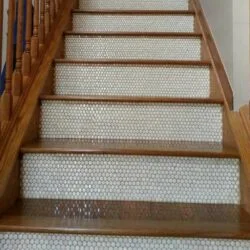 Gạch ốp bậc cầu thang mosaic hoạ tiết bi lục giác