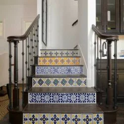 Gạch bông cổ điển ốp cầu thang, tam cấp