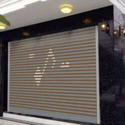 Đá granite kim sa ốp mặt tiền với cửa cuốn