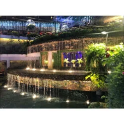 Thác nước sân vườn chính là điểm nhấn nhá tuyệt vời cho không gian quán cafe hiện đại