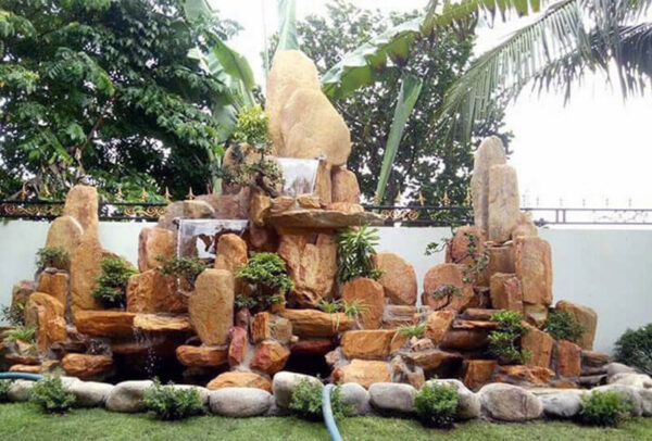 Đá trang trí tiểu cảnh hòn non bộ màu vàng ấn tượng, thu hút