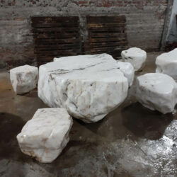 Giá đá thạch anh trắng tự nhiên phụ thuộc vào nhiều yếu tố