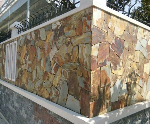 Đá rối đa sắc Lai Châu tạo nên bức tường nghệ thuật độc đáo